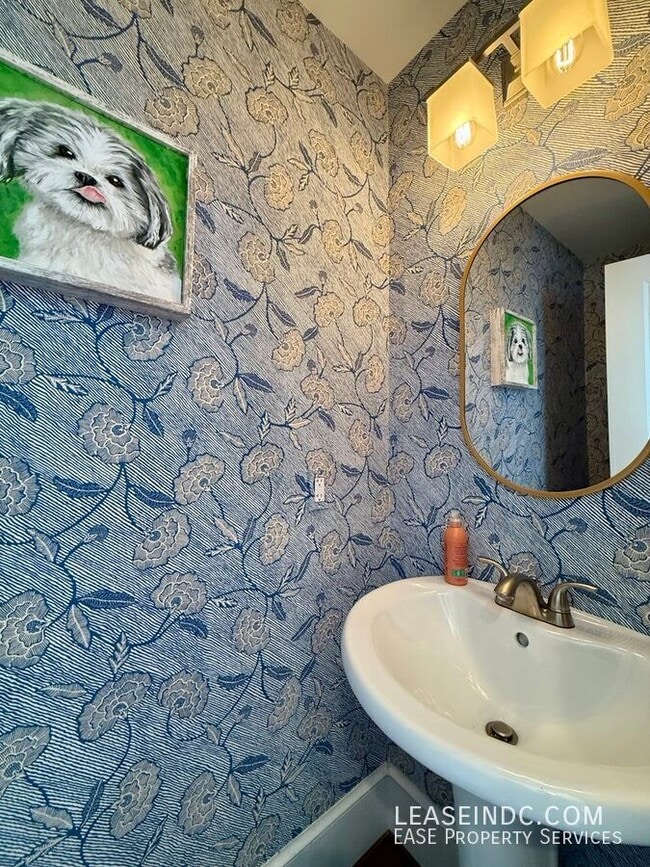 Building Photo - 159 V St NE