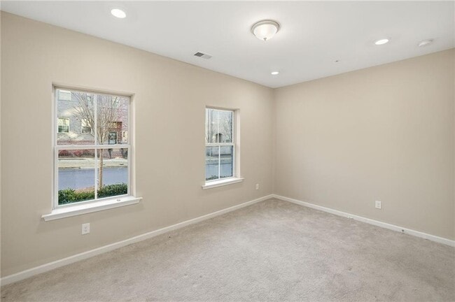 Building Photo - 318 Commons Ave