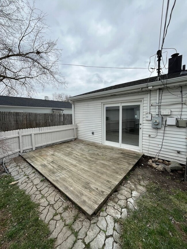 Building Photo - Spacious 3-Bedroom Ranch with 2-Car Garage & Oversized Fenced Backyard