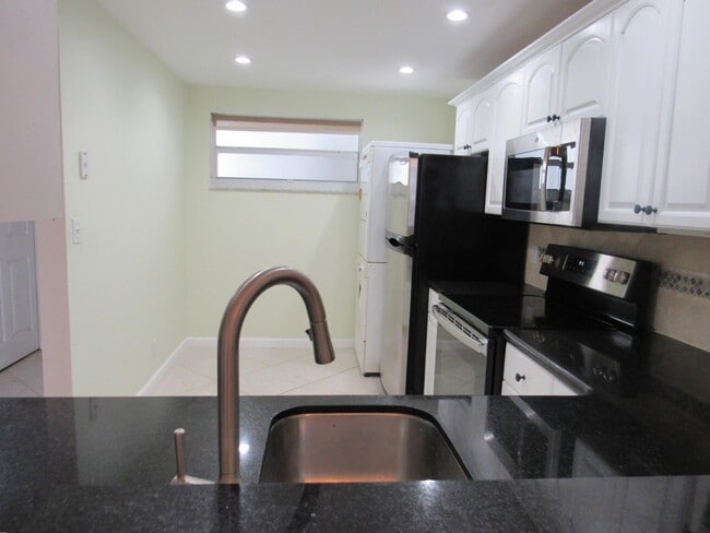 Building Photo - 3580 S Ocean Blvd