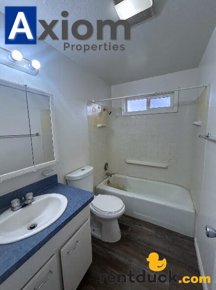 Building Photo - 547 Poole Ave
