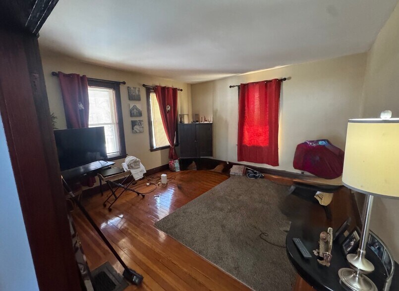 Building Photo - 141 Whitwell St