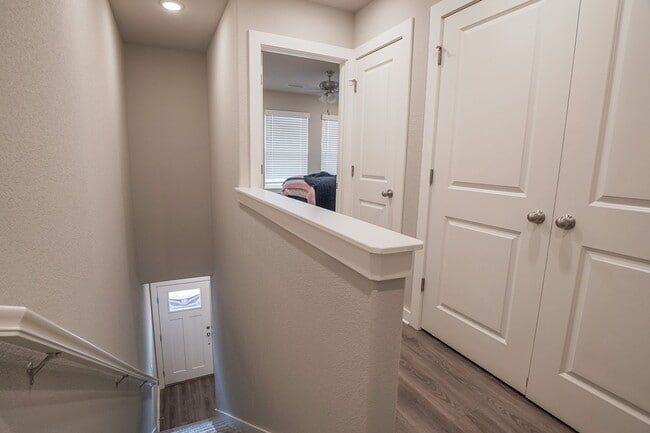 Building Photo - 2 bedroom 2.5 bath home located in Fayetteville, AR