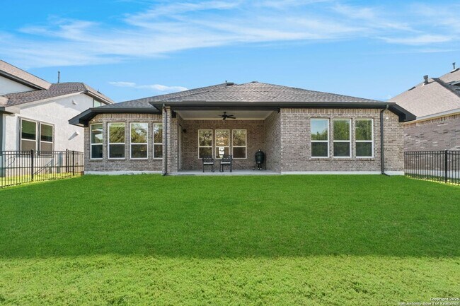 Building Photo - 143 Maravillas