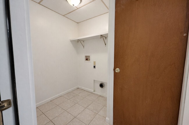 Building Photo - 107 W Baldwin St