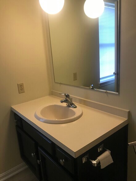 Building Photo - 2105 Wexford Rd