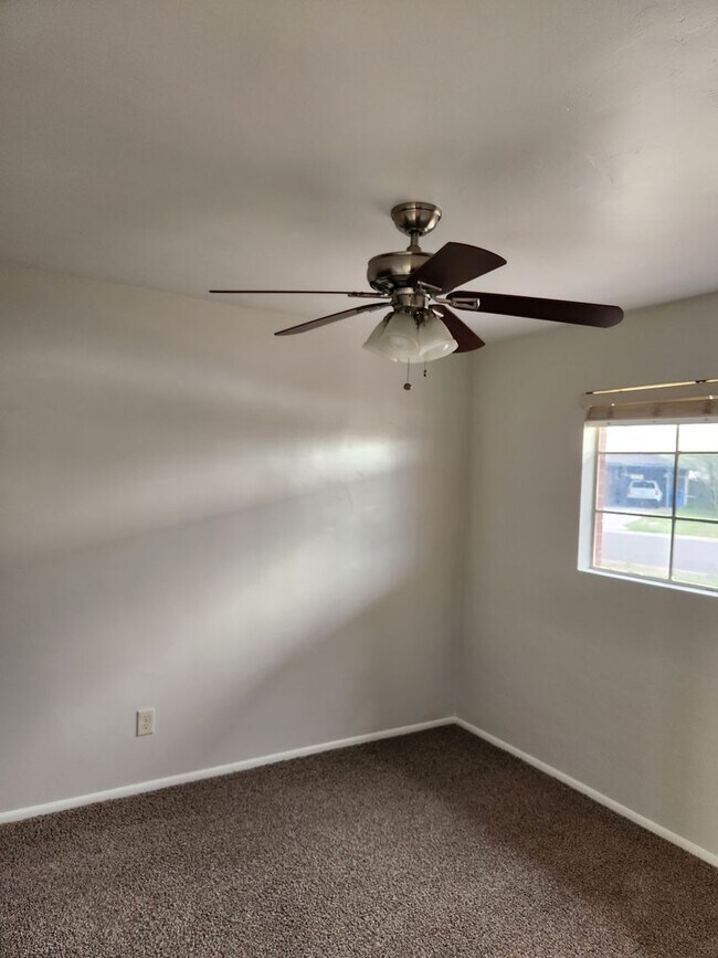 Building Photo - 3bedroom 2 bath home in North Phoenix