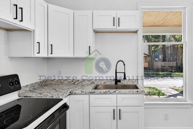 Building Photo - 851 Worden St SE