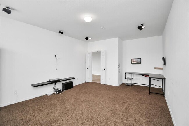 Building Photo - 26535 Ashwood Creek Ln