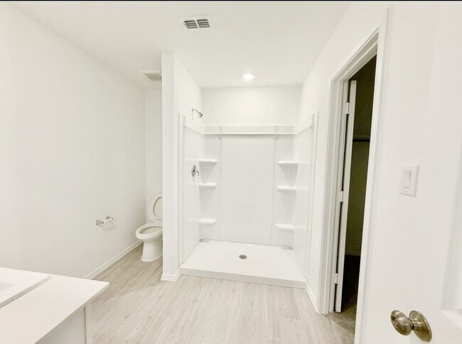 Building Photo - Stunning 3 Bed 2 Bath home for Rent