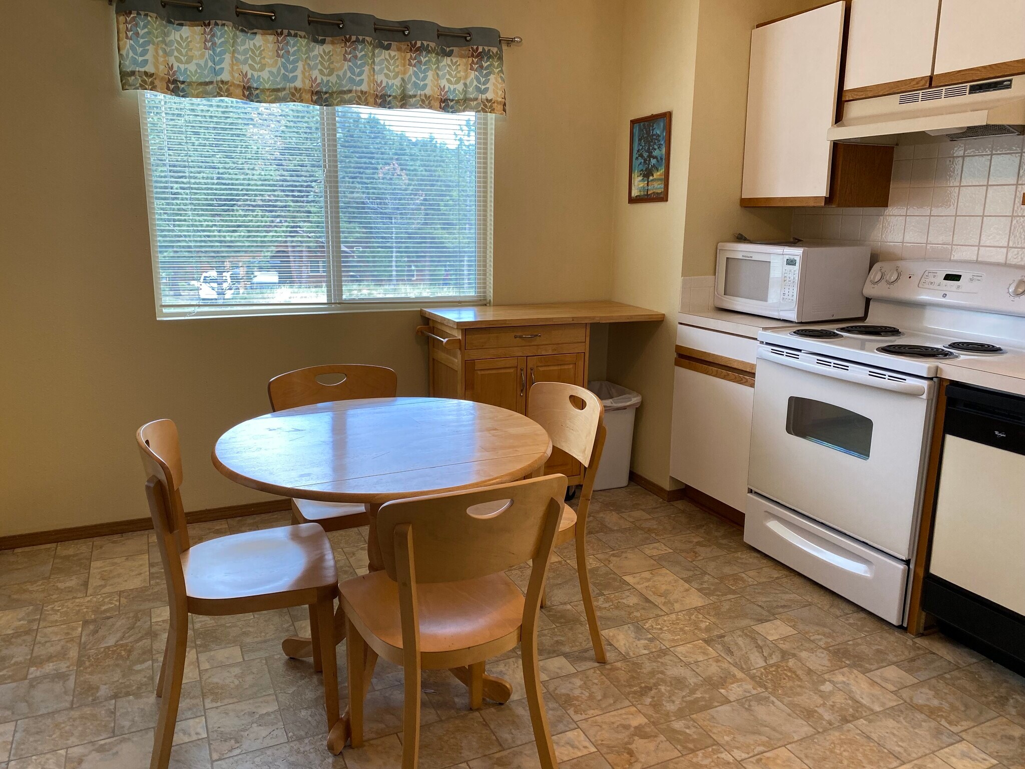 Building Photo - 507 Fall River Ln