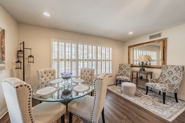 Building Photo - Coming Soon! Spacious 3 Bed, 2 Bath Duplex in the Heart of Overton West