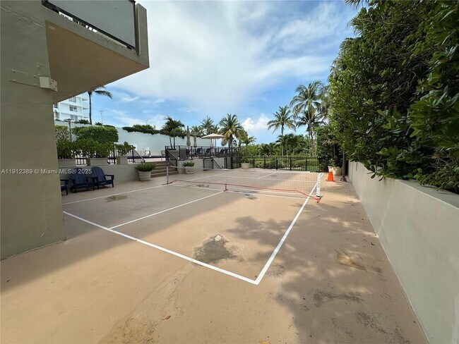 Building Photo - 1621 Collins Ave