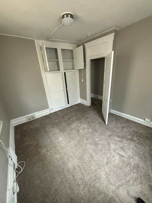 Building Photo - 2BD / 1BA Duplex