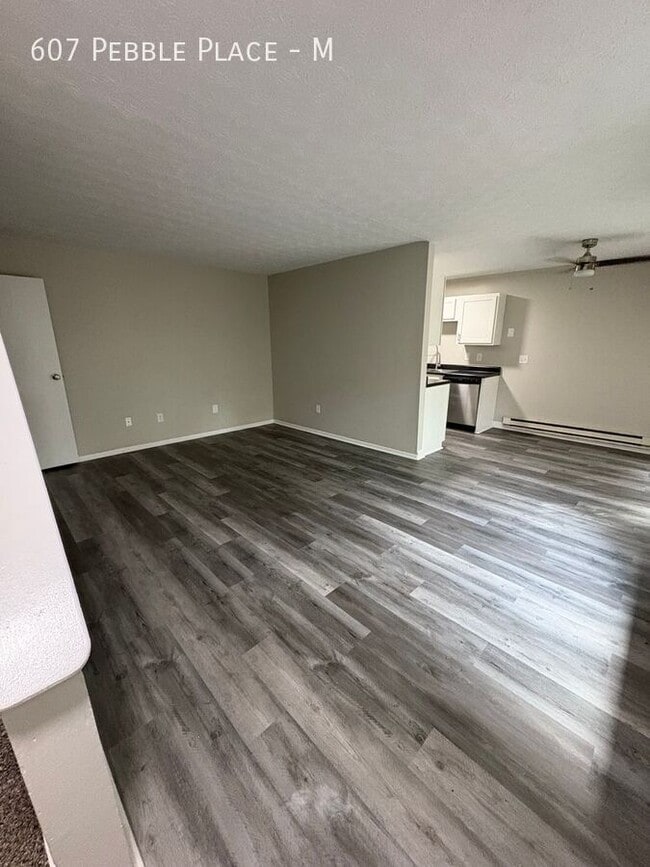 Building Photo - 607 Pebble Pl Dr