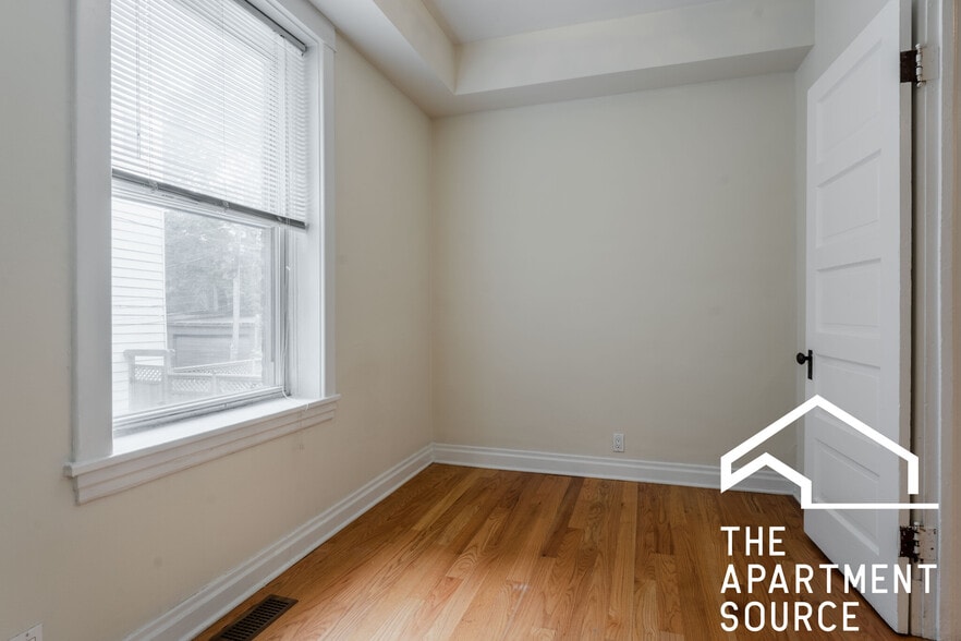 Building Photo - 2660 N Ashland Ave