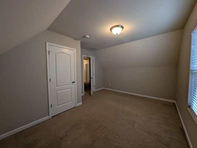 Building Photo - Spacious Townhome in Kingstree!