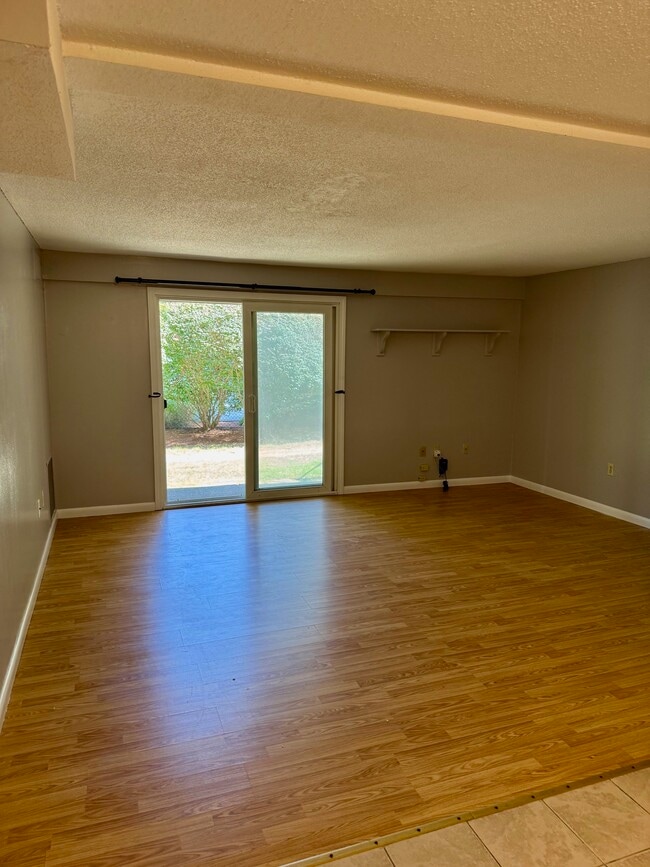 Building Photo - 4 Post Oak Ln