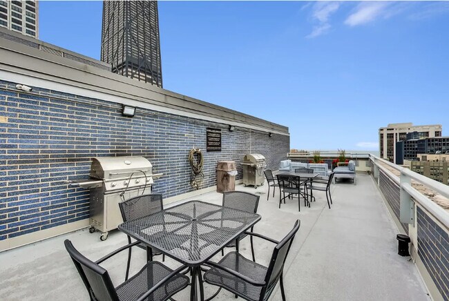 Building Photo - 222 E Pearson St