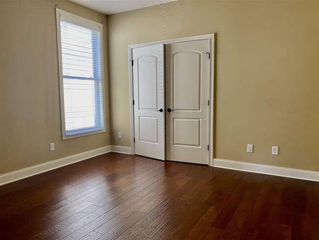 Building Photo - 550 Traditions Blvd