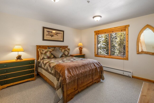 Building Photo - 4 Bed, 4 Bath Condo in The Big Sky Meadow with Garage!