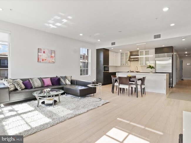 Building Photo - 1701 16th St N