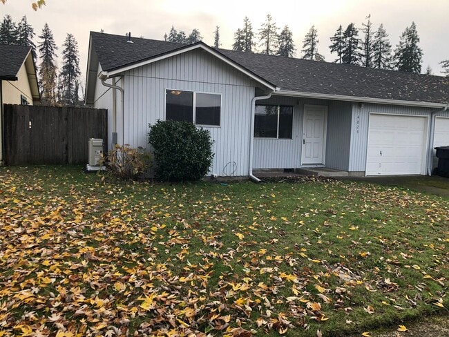 Building Photo - Great 2 bedroom 1 bathroom duplex in Springfield! MOVE IN SPECIAL!