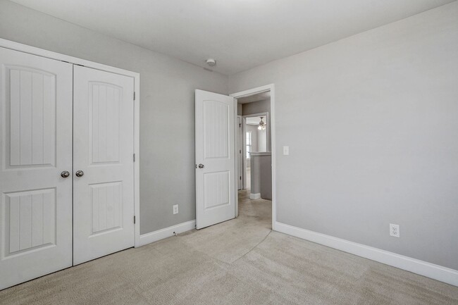 Building Photo - REDUCED- COME SEE TODAY!  Welcome home to ...