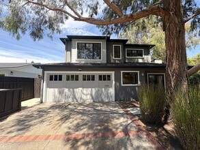 Building Photo - Spacious 5BR/3.5BA Palo Alto Home with Gourmet Kitchen & Large Backyard