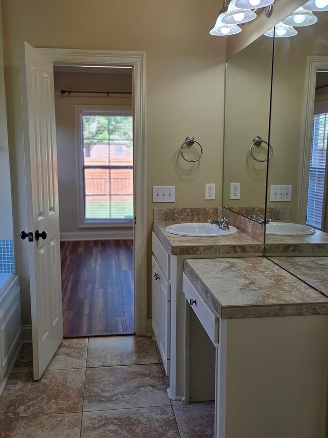 Building Photo - 462 Pinebrook Cir