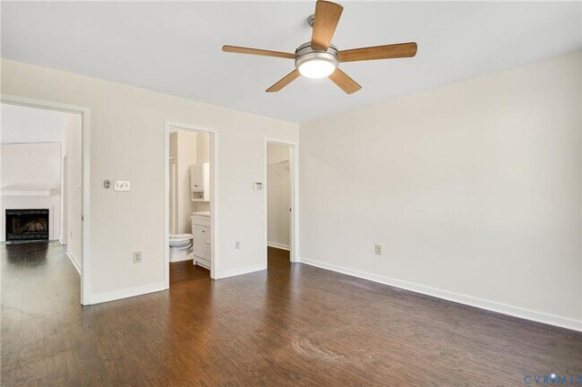 Building Photo - Convenient Midlothian Lucks Lane area on the water!