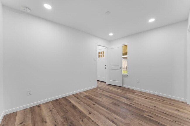 Building Photo - 1507 N Durham Dr