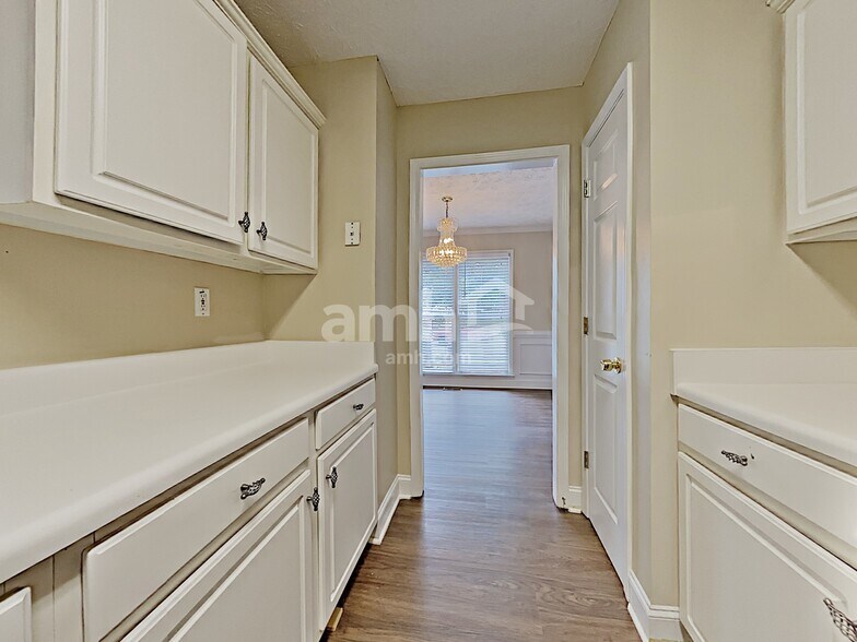 Building Photo - 4759 Julian Way