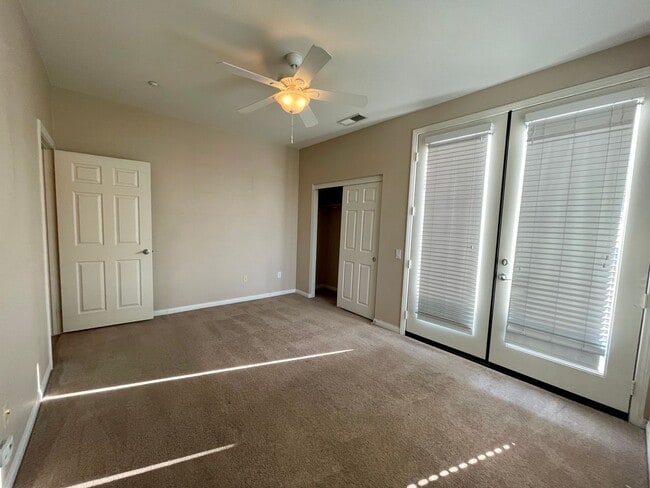 Building Photo - AVAILABLE NOW !!! 2 Bedroom 2 Bathroom 2 Story Condo in Palm Desert