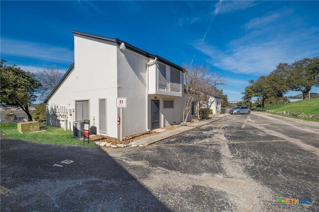 Primary Photo - 1101 Parkview Dr