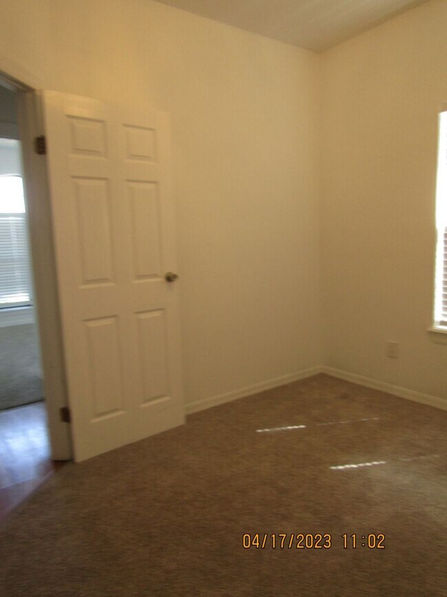 Building Photo - Park Ridge Area! Dog Friendly with Owner Approval! No Cats!