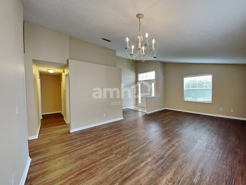 Building Photo - 1110 Bluegrass Dr