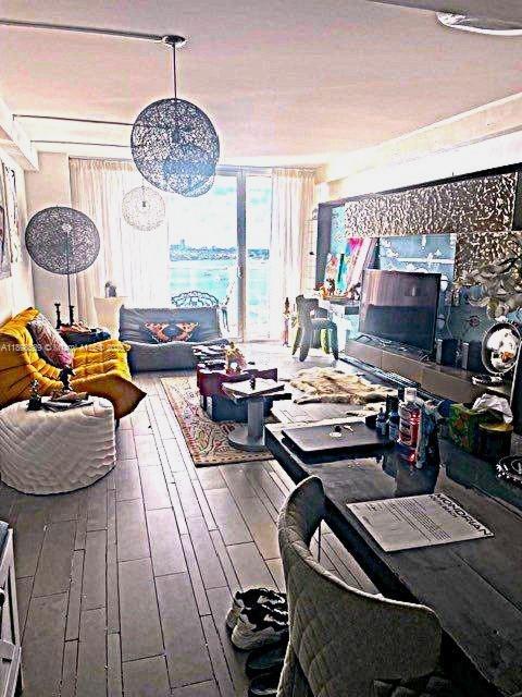 Building Photo - 1100 West Ave