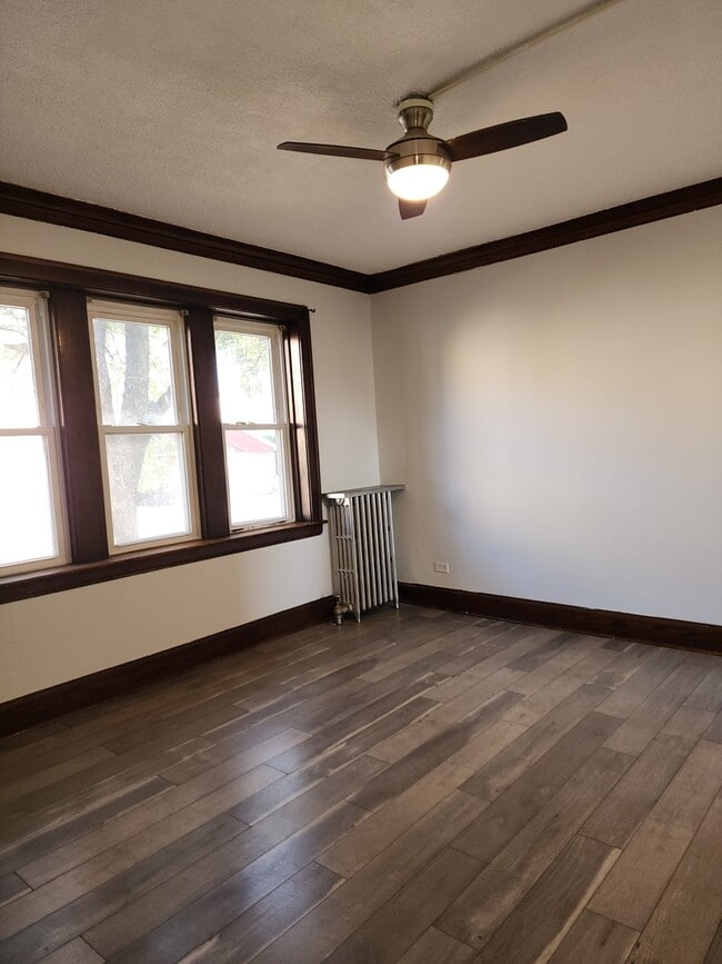 Building Photo - 3318 N Laramie Ave