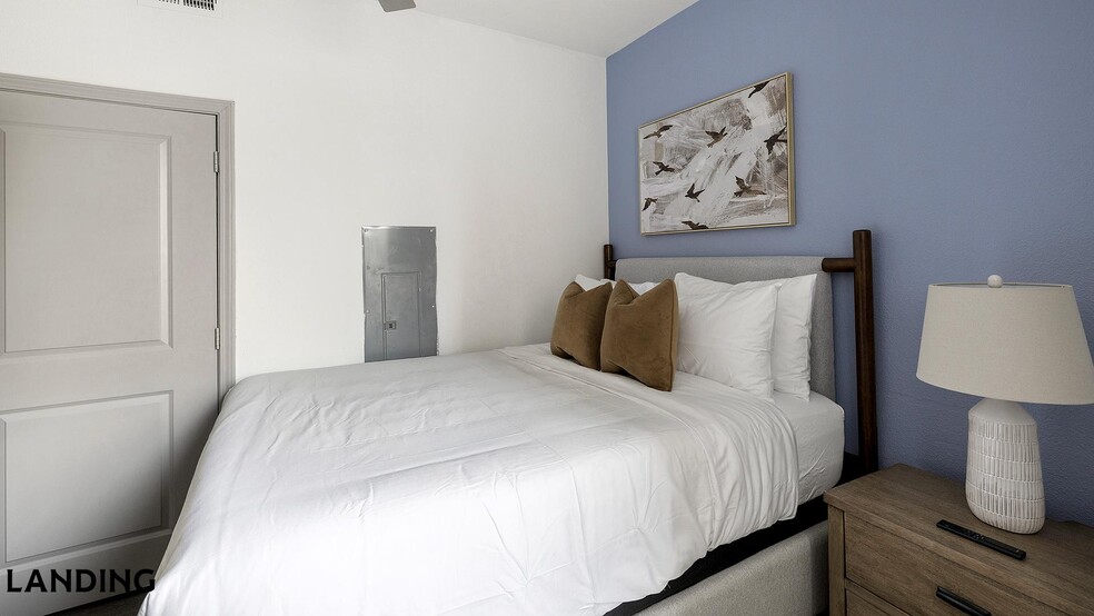 Building Photo - 1001 S Center St