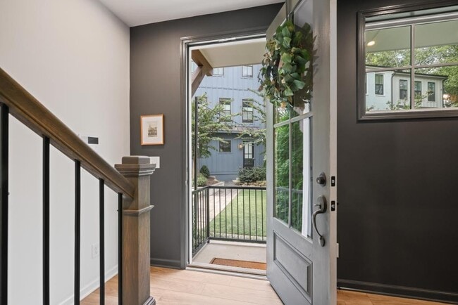 Building Photo - 121 Chestnut Cir