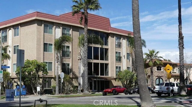 Building Photo - 5959 E Naples Plaza
