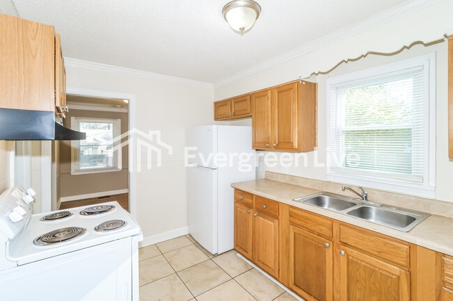 Building Photo - 965 Goodman St