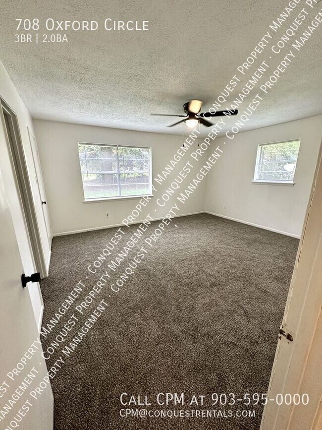 Building Photo - 708 Oxford Cir