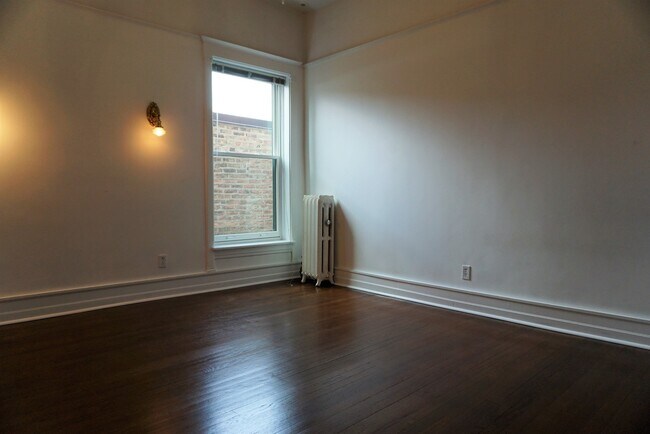 Building Photo - 544 W Fullerton Pkwy