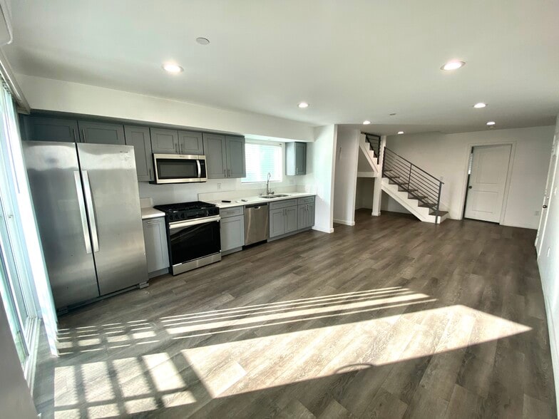 Building Photo - 1885 1/2 W 20th St