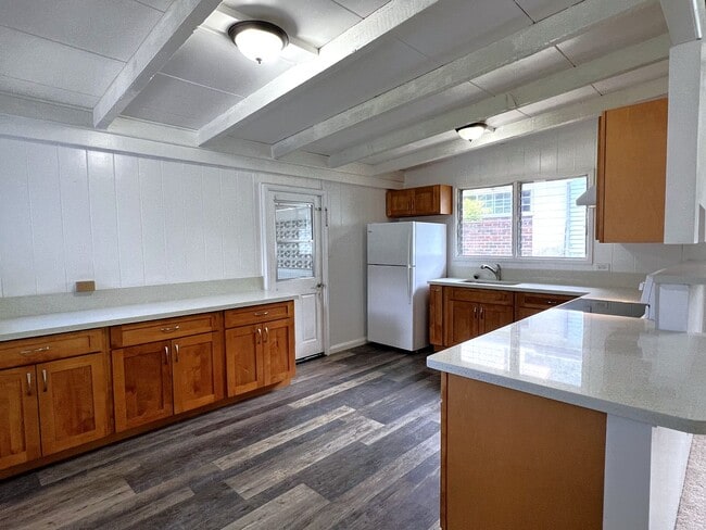 Building Photo - Peaceful Manoa - Spacious three bedroom, o...
