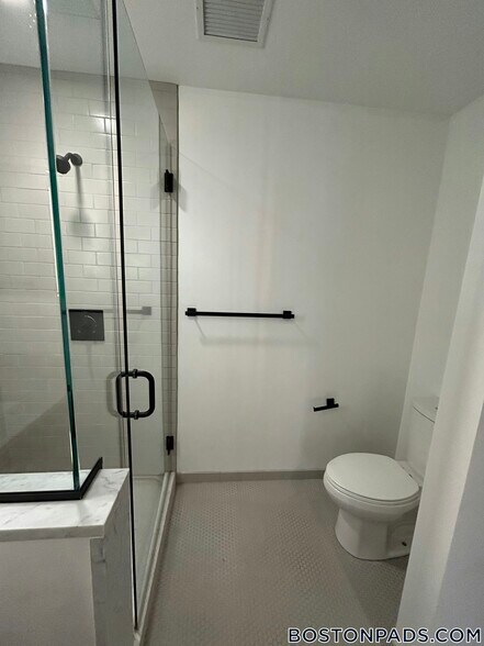 Building Photo - 83 Gardner St