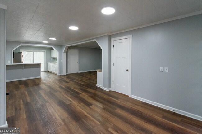 Building Photo - 7971 Roosterville Rd