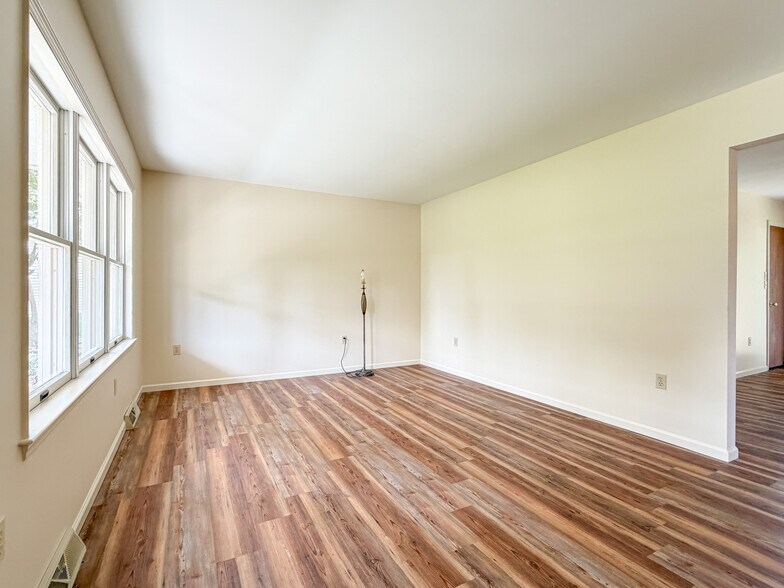 Building Photo - 340 Woodchuck Dr